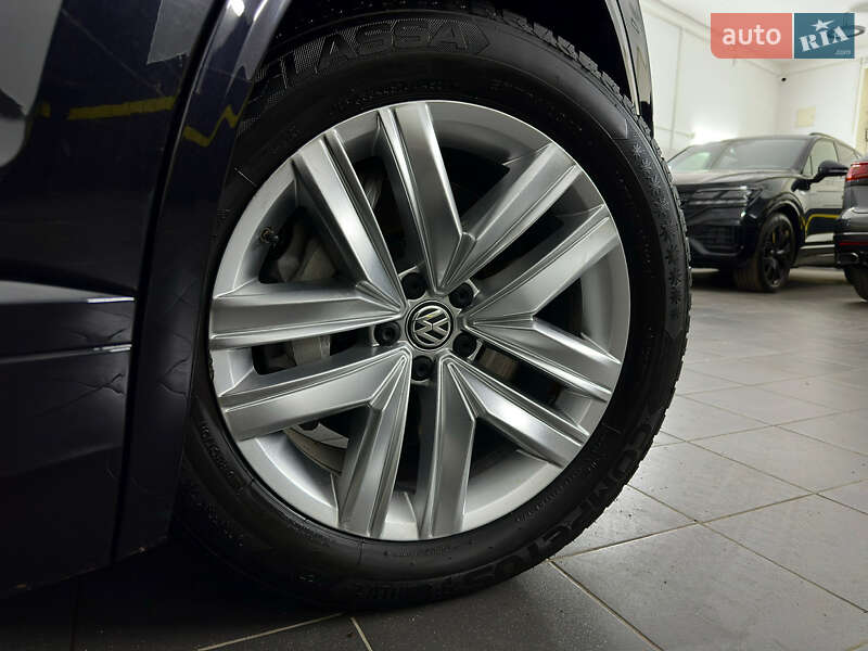 Позашляховик / Кросовер Volkswagen Touareg 2019 в Козятині