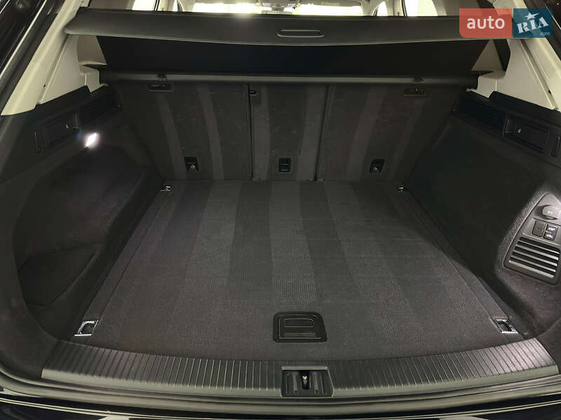 Позашляховик / Кросовер Volkswagen Touareg 2019 в Козятині