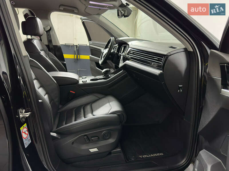 Позашляховик / Кросовер Volkswagen Touareg 2019 в Козятині