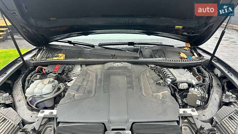 Позашляховик / Кросовер Volkswagen Touareg 2020 в Рівному