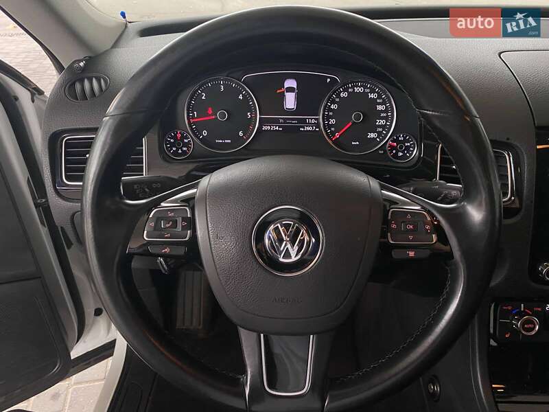 Позашляховик / Кросовер Volkswagen Touareg 2012 в Миколаєві