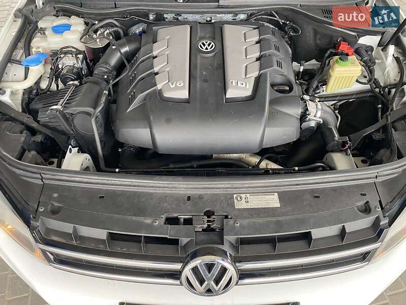 Позашляховик / Кросовер Volkswagen Touareg 2012 в Миколаєві