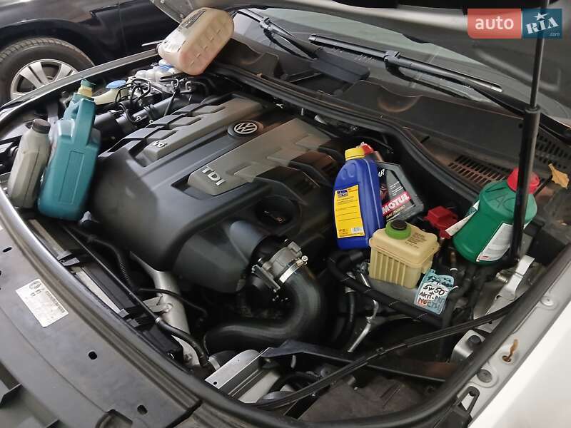 Внедорожник / Кроссовер Volkswagen Touareg 2012 в Одессе