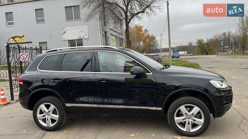 Позашляховик / Кросовер Volkswagen Touareg 2014 в Миколаєві