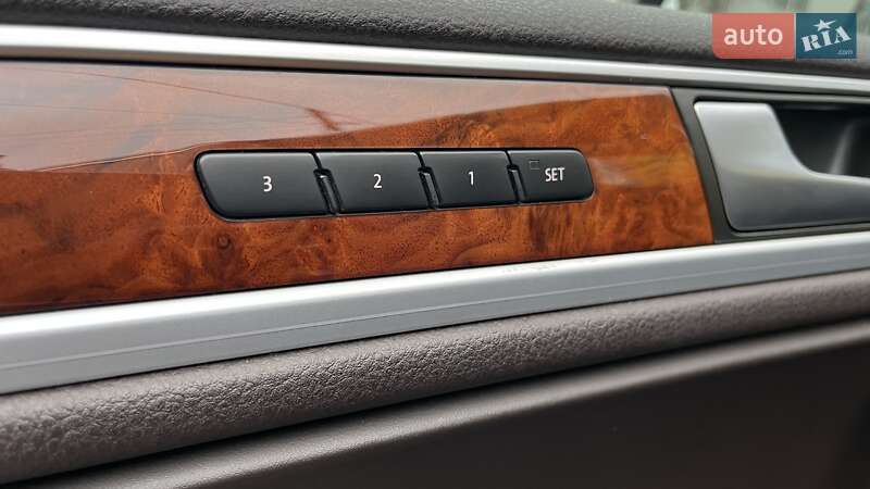 Позашляховик / Кросовер Volkswagen Touareg 2014 в Миколаєві