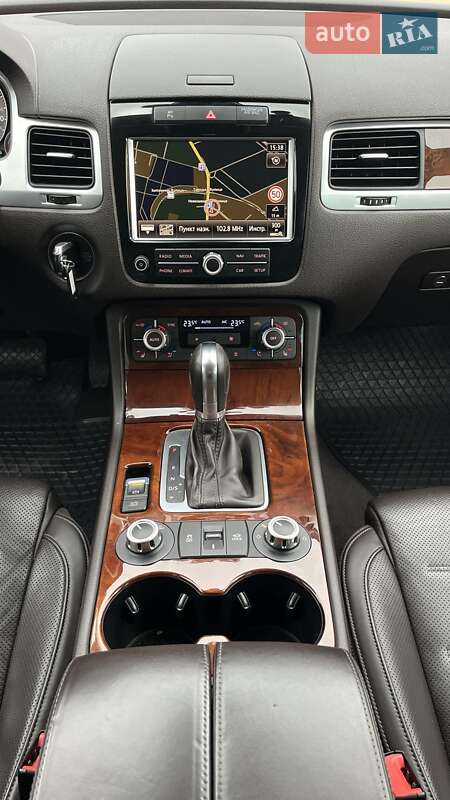 Позашляховик / Кросовер Volkswagen Touareg 2014 в Миколаєві