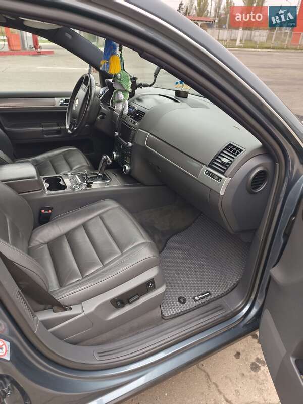 Позашляховик / Кросовер Volkswagen Touareg 2006 в Краматорську