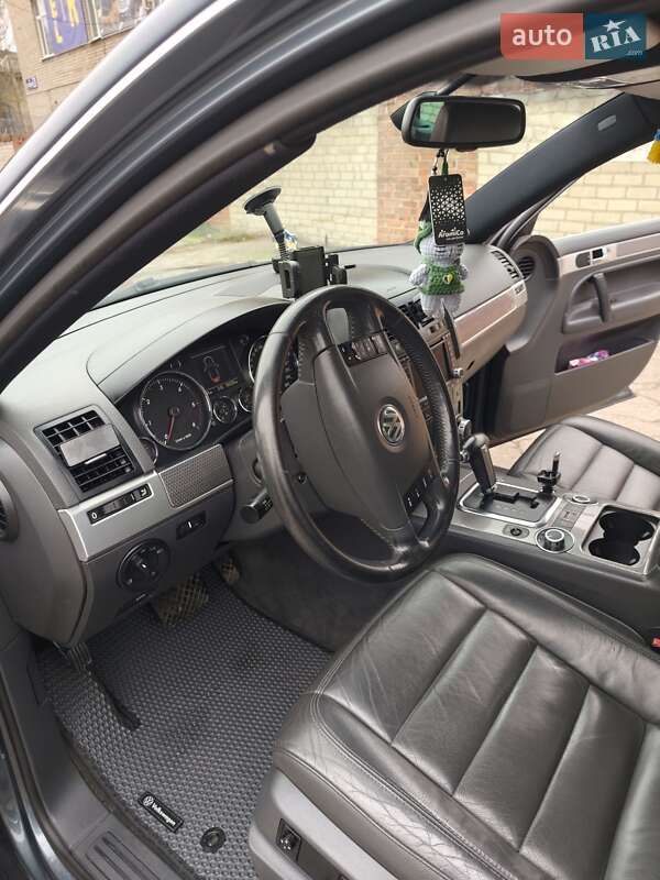 Позашляховик / Кросовер Volkswagen Touareg 2006 в Краматорську