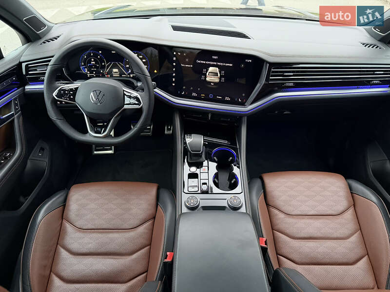 Позашляховик / Кросовер Volkswagen Touareg 2024 в Києві