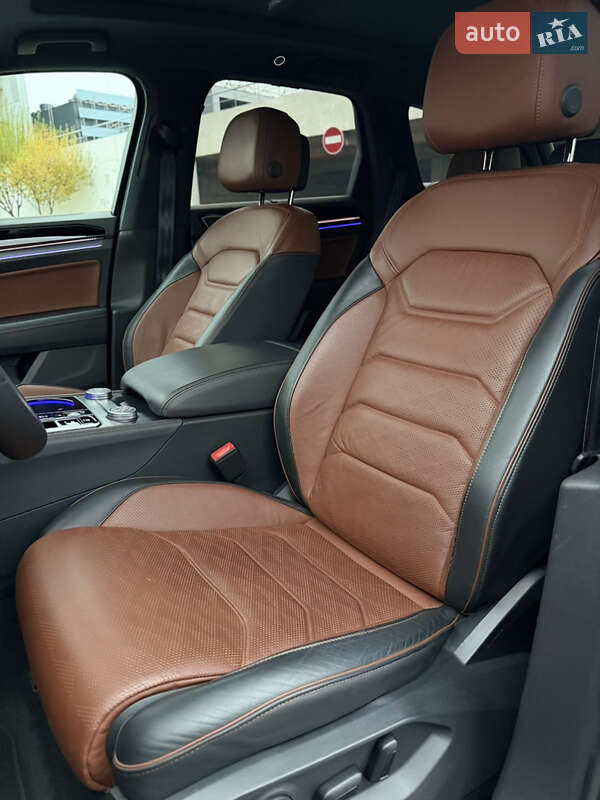 Позашляховик / Кросовер Volkswagen Touareg 2024 в Києві