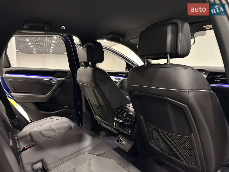 Позашляховик / Кросовер Volkswagen Touareg 2022 в Києві