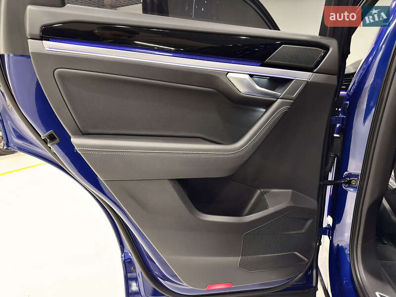 Позашляховик / Кросовер Volkswagen Touareg 2022 в Києві