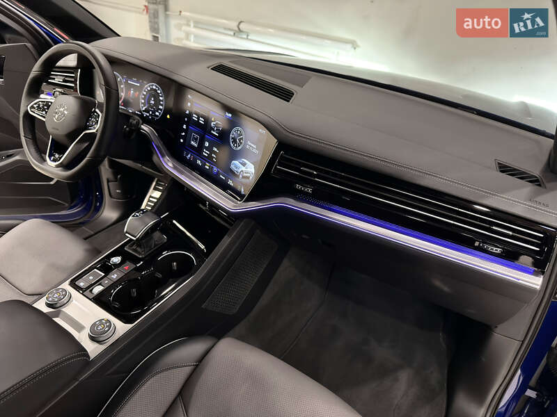Позашляховик / Кросовер Volkswagen Touareg 2022 в Києві