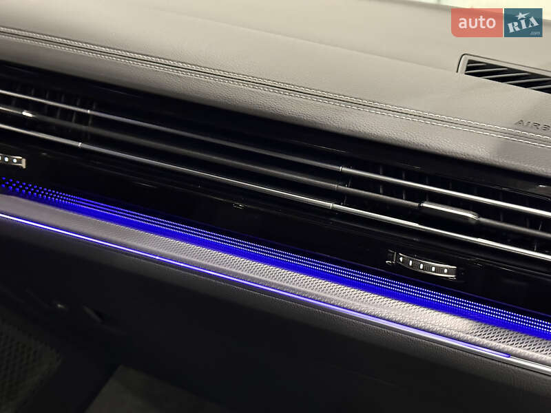 Позашляховик / Кросовер Volkswagen Touareg 2022 в Києві