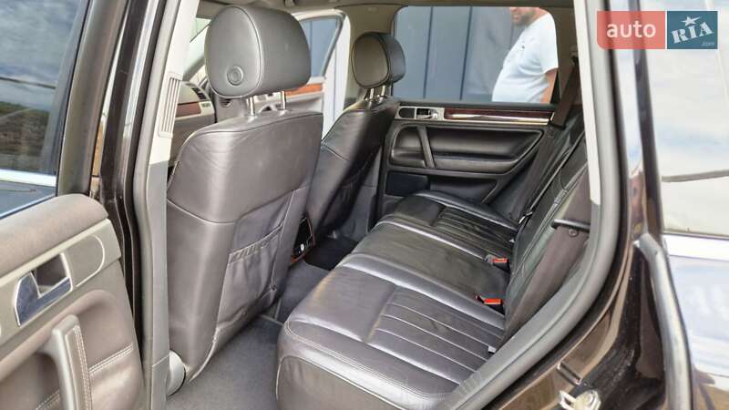 Позашляховик / Кросовер Volkswagen Touareg 2008 в Рівному