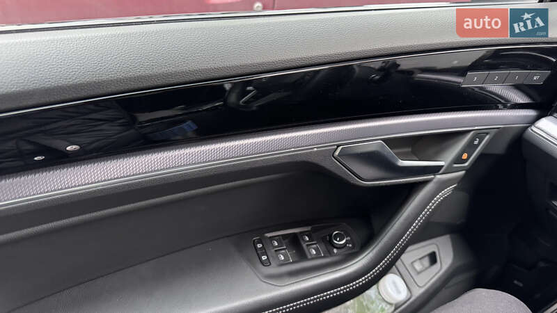 Позашляховик / Кросовер Volkswagen Touareg 2022 в Києві