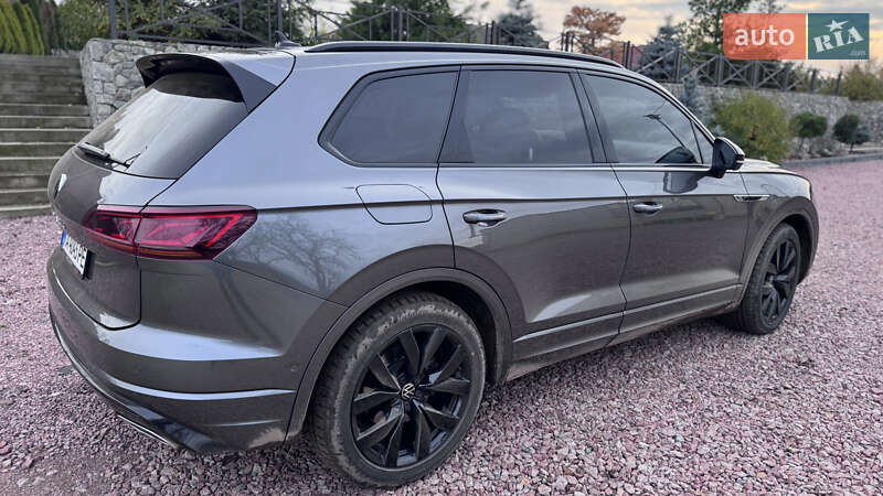 Позашляховик / Кросовер Volkswagen Touareg 2022 в Києві