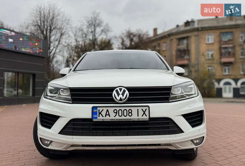 Внедорожник / Кроссовер Volkswagen Touareg 2015 в Киеве