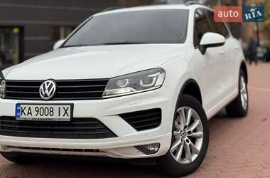 Внедорожник / Кроссовер Volkswagen Touareg 2015 в Киеве