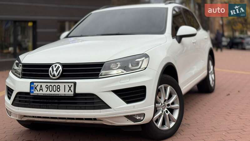 Внедорожник / Кроссовер Volkswagen Touareg 2015 в Киеве