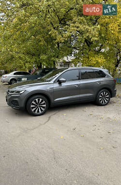 Позашляховик / Кросовер Volkswagen Touareg 2021 в Києві