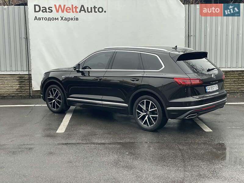 Позашляховик / Кросовер Volkswagen Touareg 2022 в Харкові