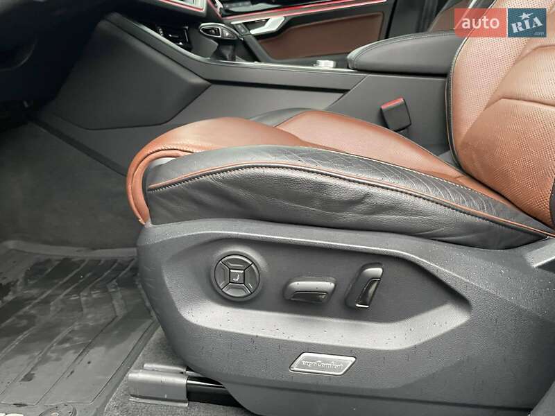 Позашляховик / Кросовер Volkswagen Touareg 2022 в Харкові