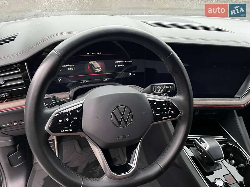 Позашляховик / Кросовер Volkswagen Touareg 2022 в Харкові