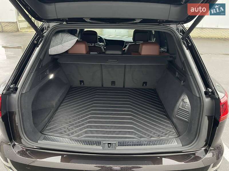 Позашляховик / Кросовер Volkswagen Touareg 2022 в Харкові