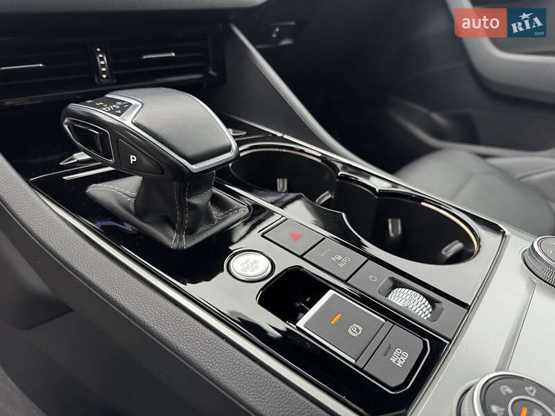 Внедорожник / Кроссовер Volkswagen Touareg 2020 в Хмельницком