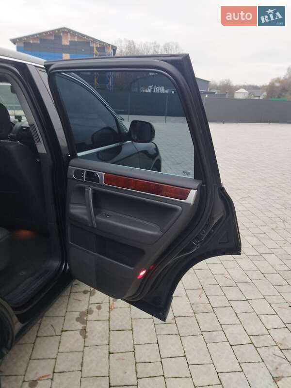Позашляховик / Кросовер Volkswagen Touareg 2005 в Львові