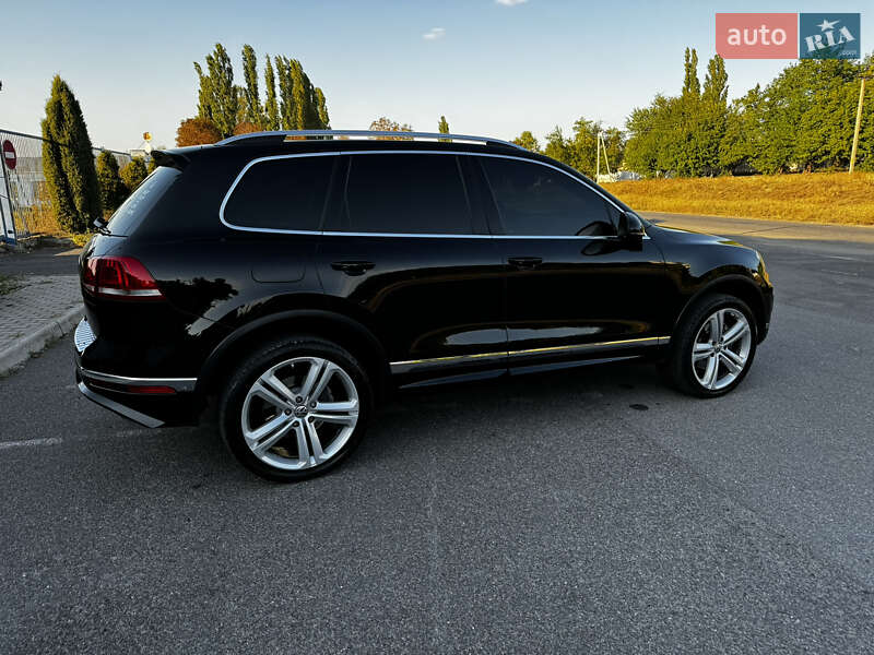 Внедорожник / Кроссовер Volkswagen Touareg 2015 в Новомосковске