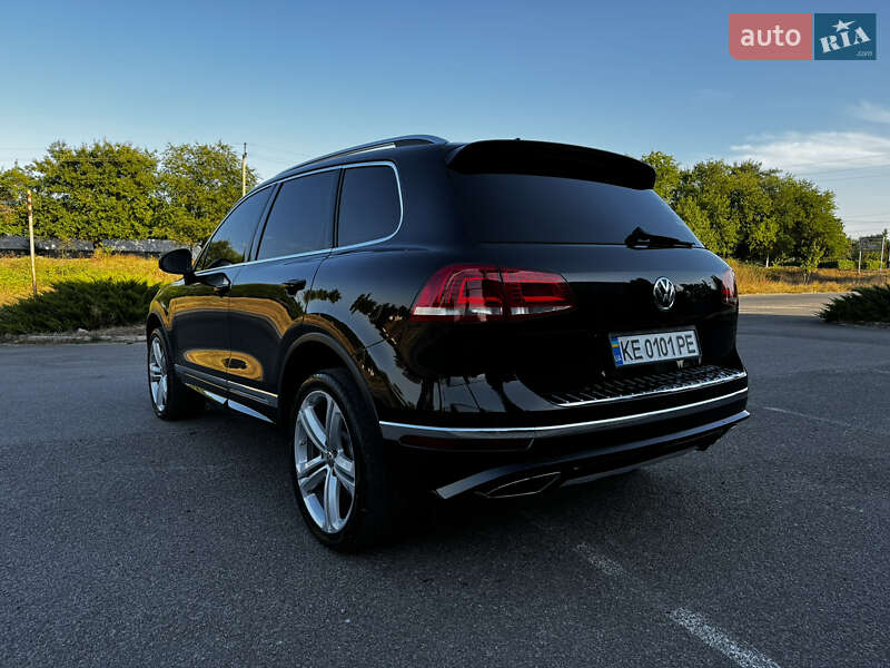 Внедорожник / Кроссовер Volkswagen Touareg 2015 в Новомосковске