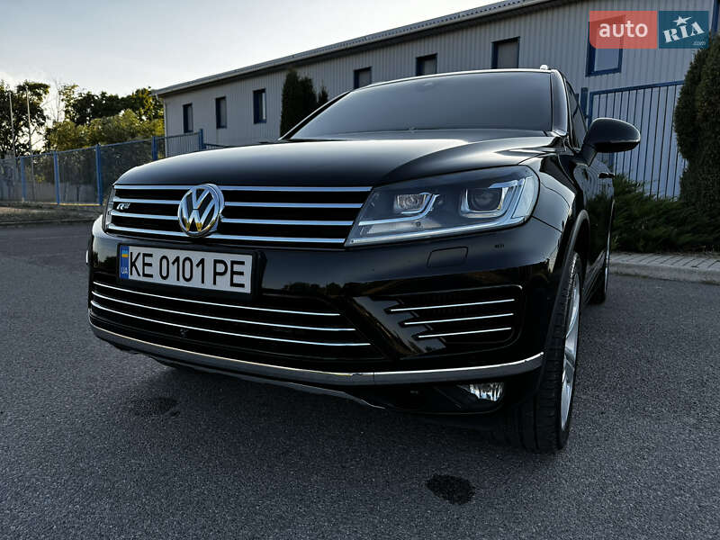 Внедорожник / Кроссовер Volkswagen Touareg 2015 в Новомосковске