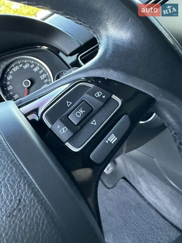 Внедорожник / Кроссовер Volkswagen Touareg 2015 в Новомосковске