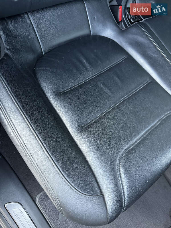 Внедорожник / Кроссовер Volkswagen Touareg 2015 в Новомосковске