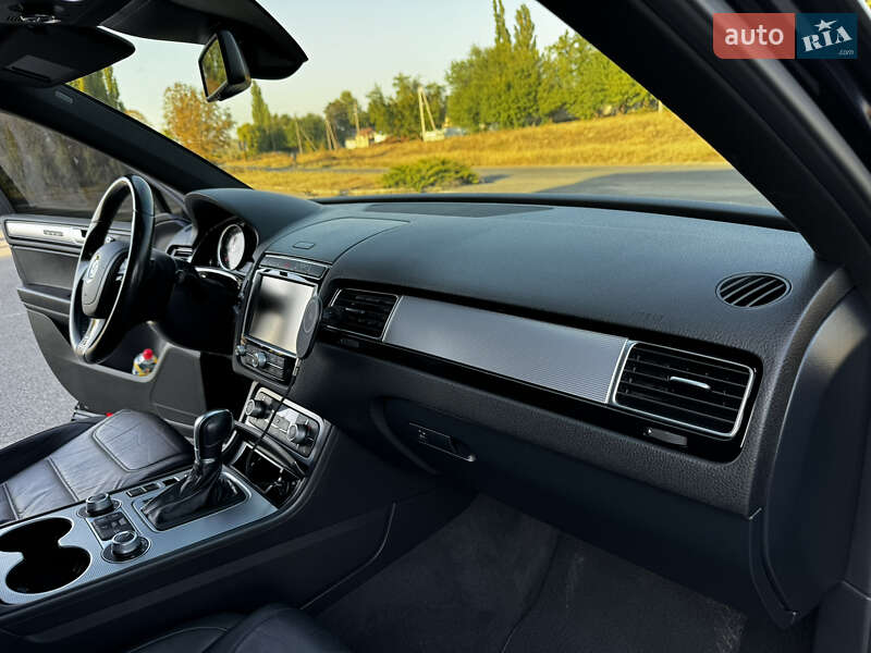 Внедорожник / Кроссовер Volkswagen Touareg 2015 в Новомосковске