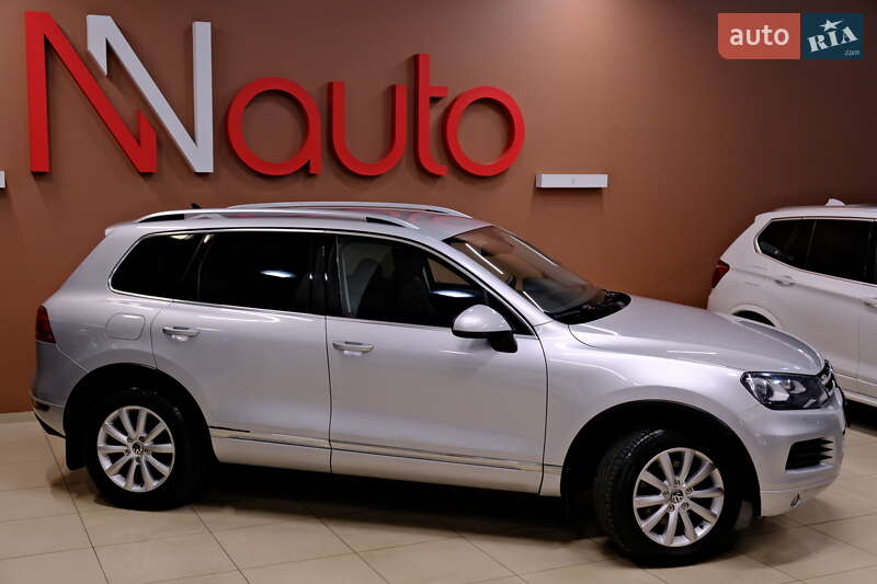 Позашляховик / Кросовер Volkswagen Touareg 2013 в Одесі