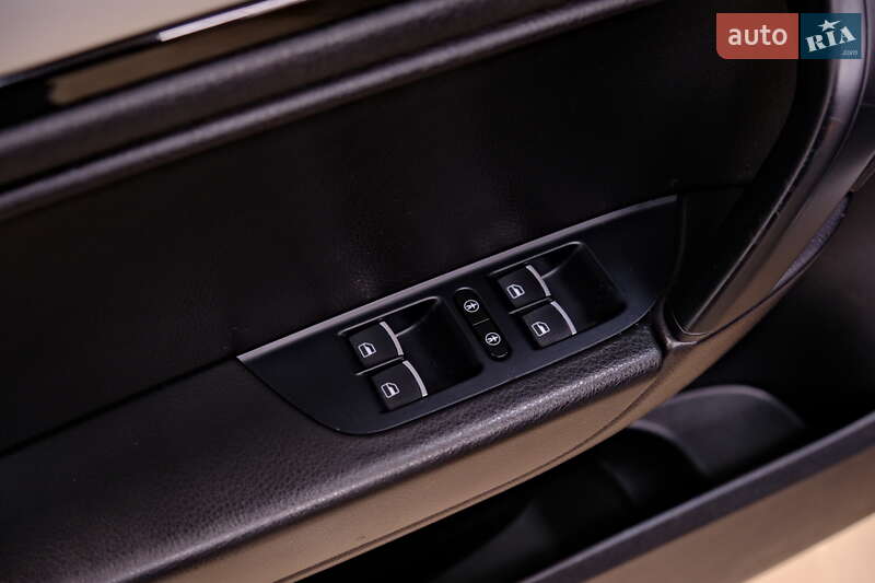 Позашляховик / Кросовер Volkswagen Touareg 2013 в Одесі