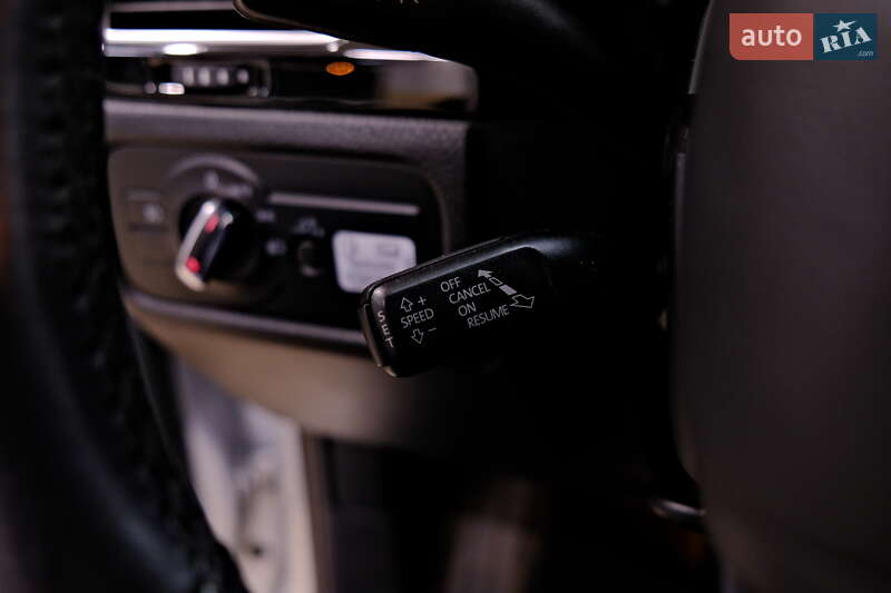 Позашляховик / Кросовер Volkswagen Touareg 2013 в Одесі