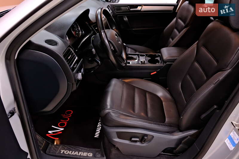 Позашляховик / Кросовер Volkswagen Touareg 2013 в Одесі