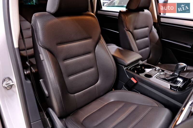 Позашляховик / Кросовер Volkswagen Touareg 2013 в Одесі