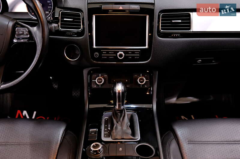 Позашляховик / Кросовер Volkswagen Touareg 2013 в Одесі