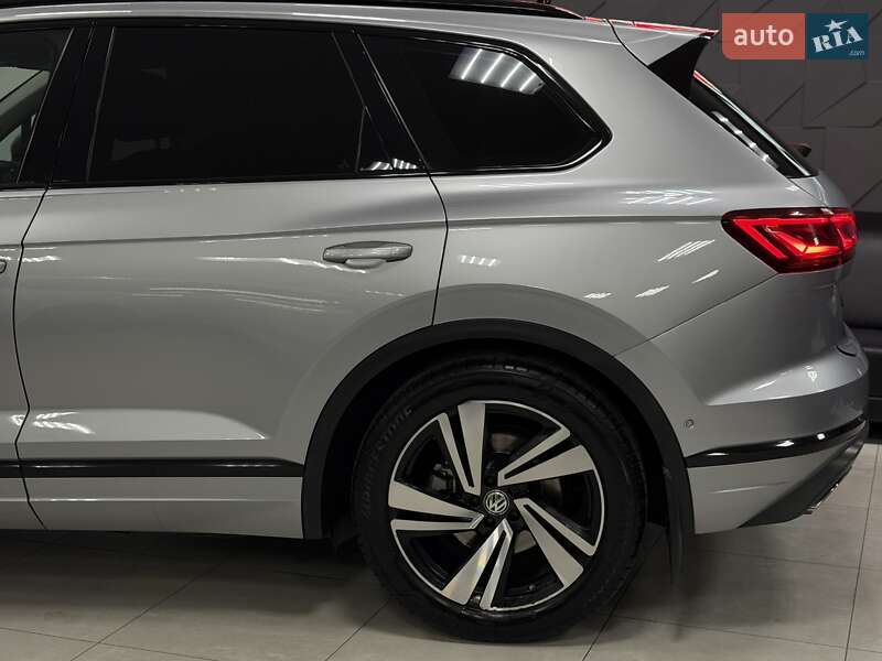 Позашляховик / Кросовер Volkswagen Touareg 2020 в Тернополі