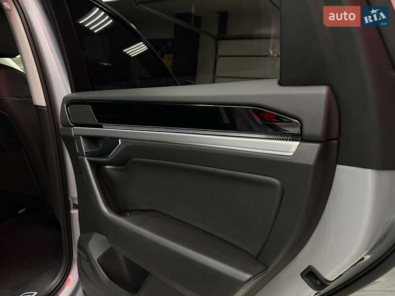 Позашляховик / Кросовер Volkswagen Touareg 2020 в Тернополі