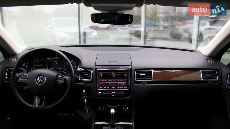 Позашляховик / Кросовер Volkswagen Touareg 2017 в Черкасах
