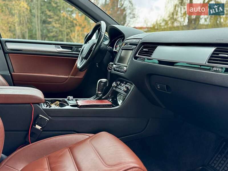 Внедорожник / Кроссовер Volkswagen Touareg 2017 в Самборе