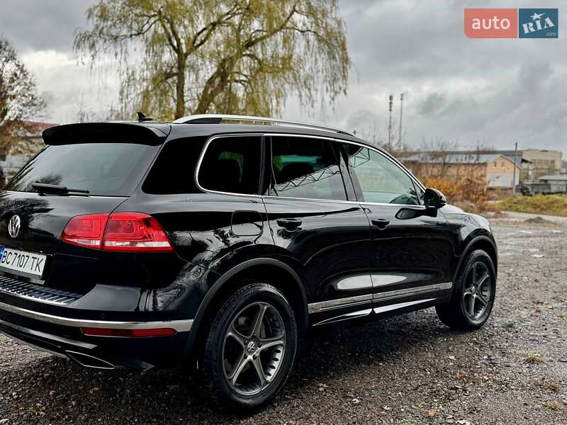Внедорожник / Кроссовер Volkswagen Touareg 2017 в Самборе