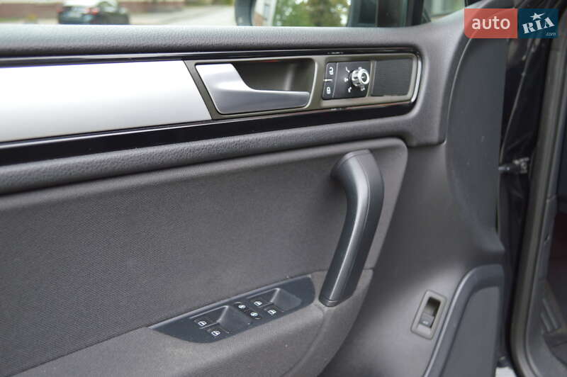 Позашляховик / Кросовер Volkswagen Touareg 2014 в Києві фото 24 Позашляховик / Кросовер Volkswagen Touareg 2014 в Києві