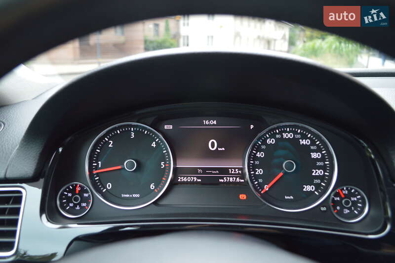 Позашляховик / Кросовер Volkswagen Touareg 2014 в Києві фото 27 Позашляховик / Кросовер Volkswagen Touareg 2014 в Києві